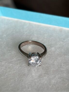 Silver Ring with Clear Stone 💍